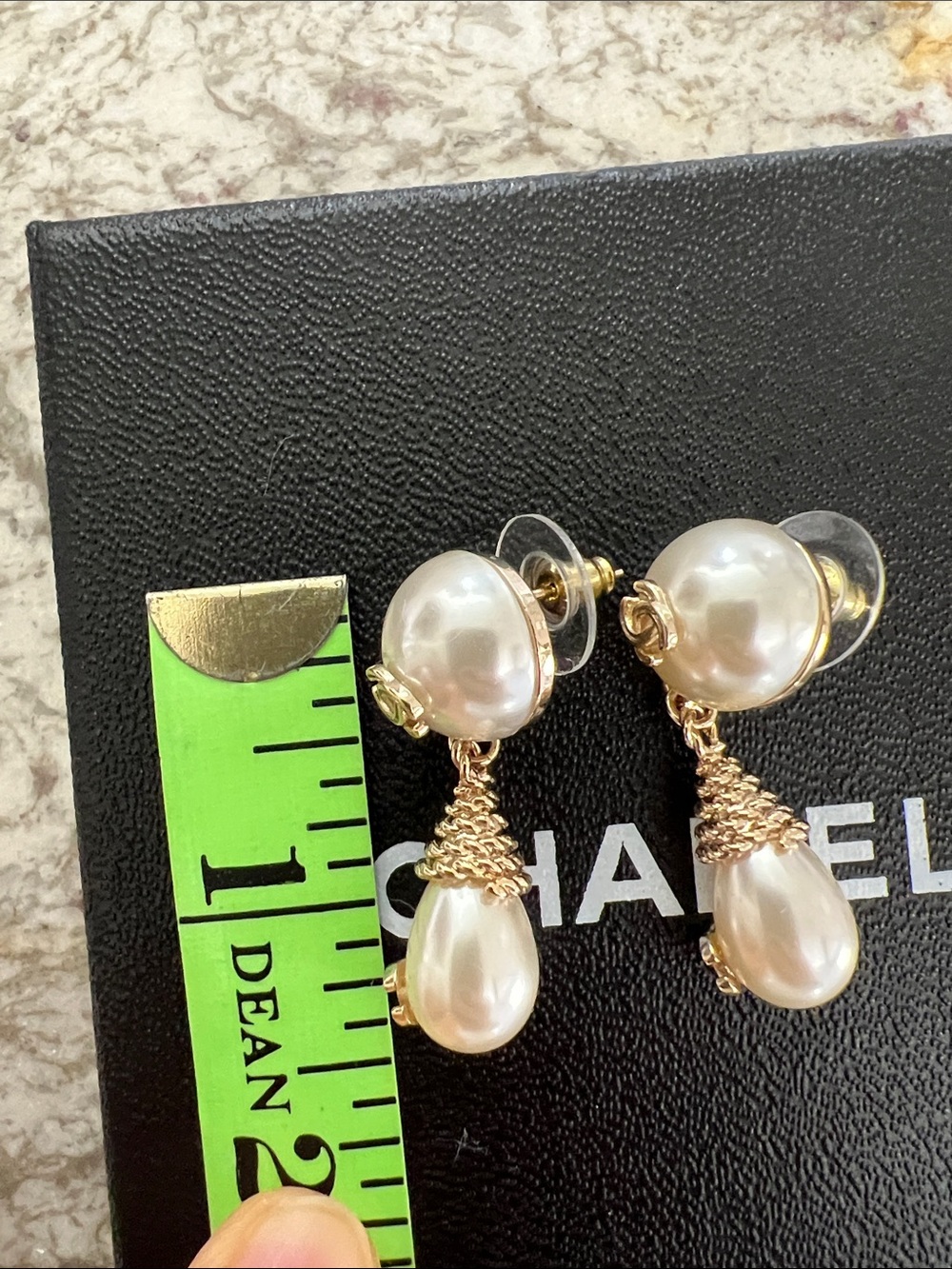 Authentic CHANEL Gold-Tone Pearl Drop CC Logo Earrings - Cream Pearlescent - Picture 8 of 10